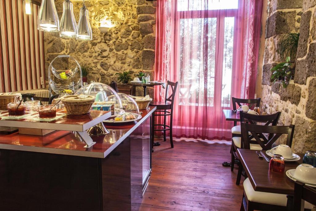 Hotel Henri IV Нерак Экстерьер фото