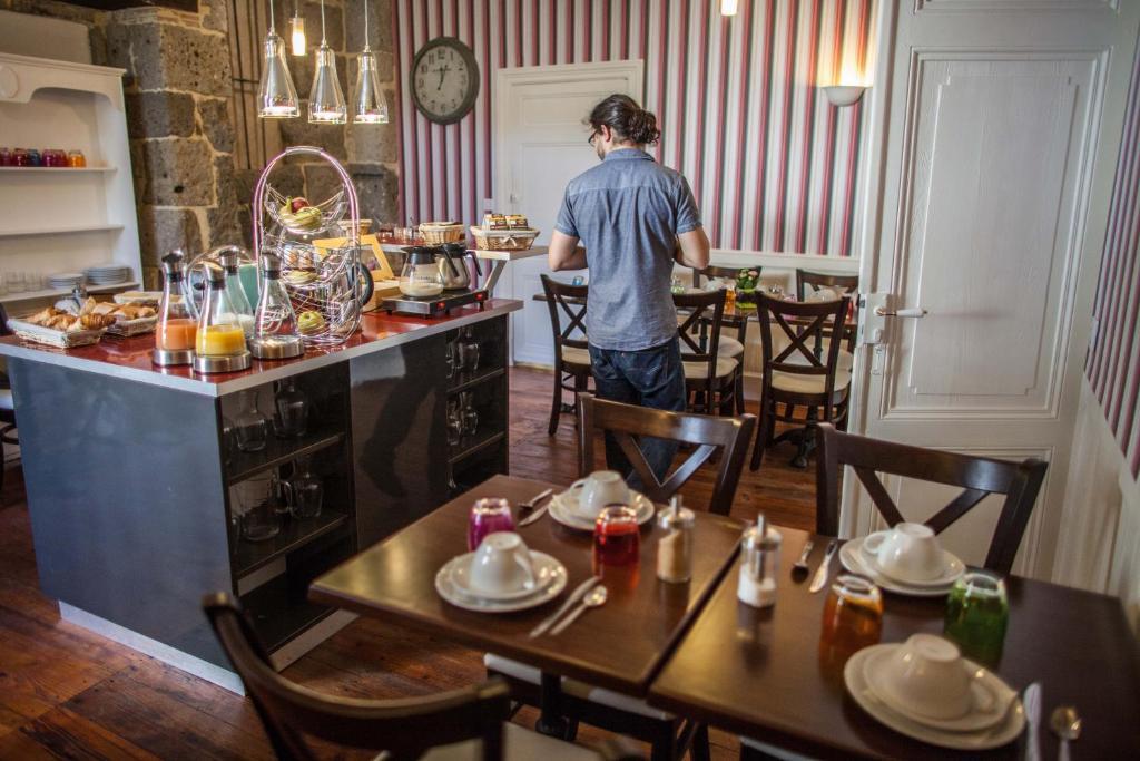 Hotel Henri IV Нерак Экстерьер фото